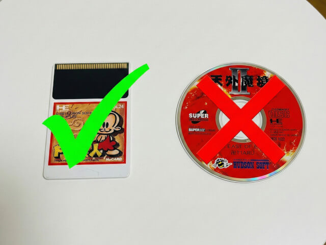 PCエンジンのHu-CARDとCD-ROMをイメージした画像です。