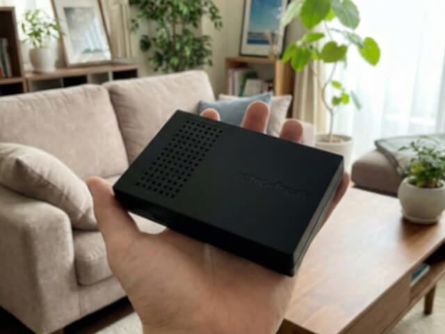 レトロフリーク本体のサイズ感をイメージした画像です。